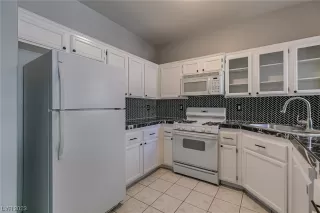 Photo #5: 2493847 Listing 