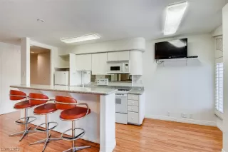 Photo #6: 2493855 Listing 