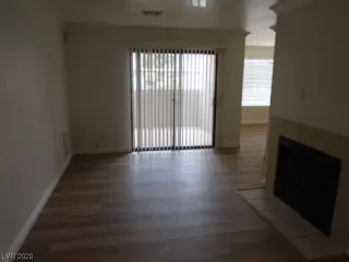 Photo #5: 2493874 Listing 