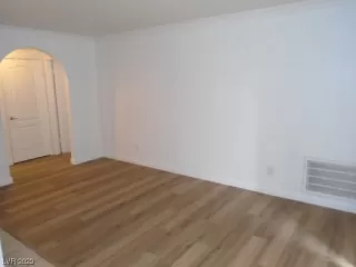 Photo #6: 2493874 Listing 