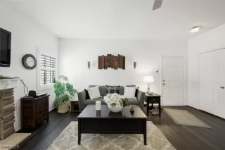 Photo #5: 2493879 Listing 