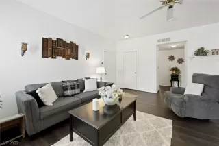 Photo #6: 2493879 Listing 