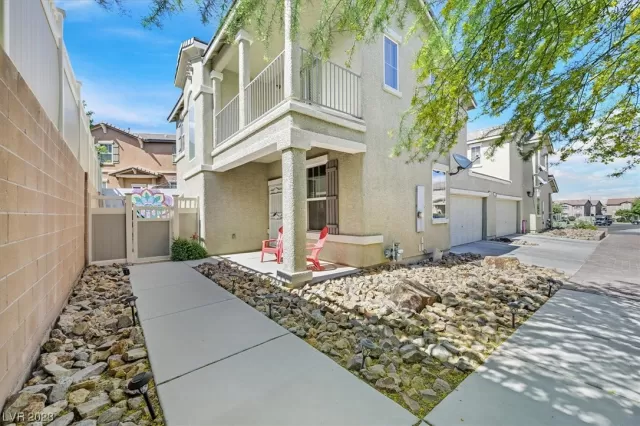 MLS: 2493886 Condo For Sale