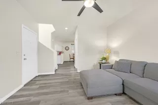 Photo #2: 2493886 Listing 