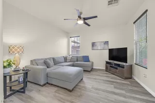 Photo #3: 2493886 Listing 