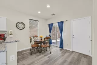 Photo #5: 2493886 Listing 