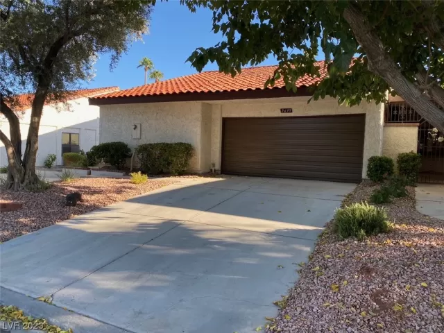 MLS: 2493895 Condo For Sale