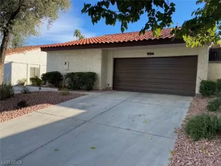 Photo #2: 2493895 Listing