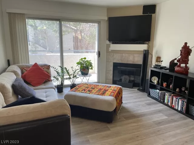 MLS: 2493898 Condo For Sale