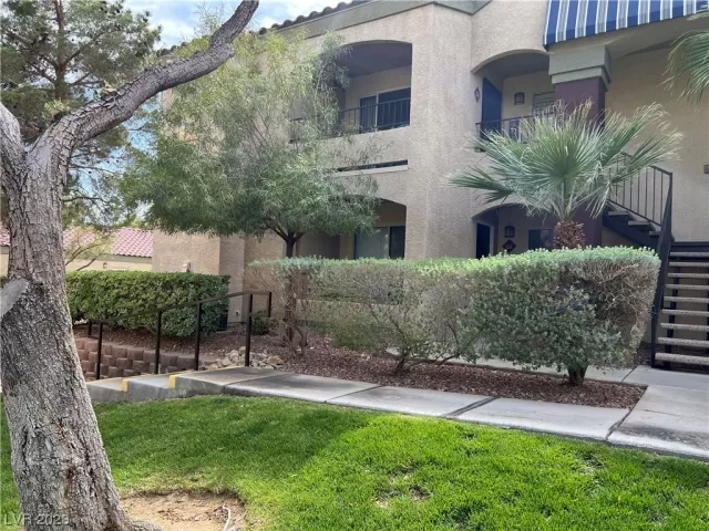 MLS: 2493903 Condo For Sale