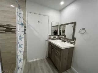 Photo #3: 2493903 Listing