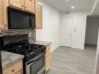 Photo #4: 2493903 Listing