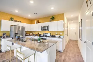 Photo #1: 2493905 Listing