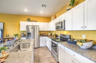 Photo #3: 2493905 Listing