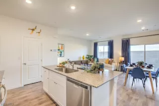 Photo #4: 2493905 Listing