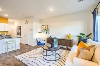 Photo #6: 2493905 Listing