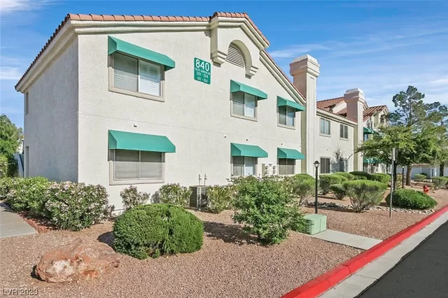 MLS: 2493919 Condo For Sale