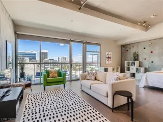 Photo #2: 2493922 Listing