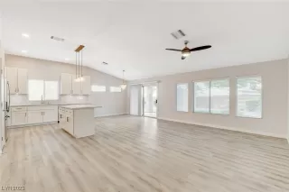 Photo #4: 2493924 Listing 