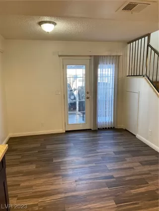 Photo #2: 2493938 Listing 