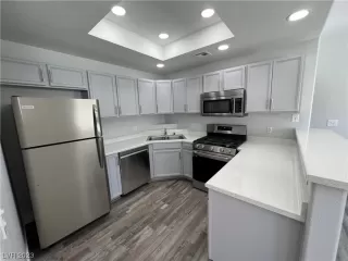 Photo #1: 2493943 Listing