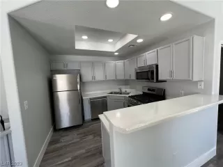 Photo #2: 2493943 Listing