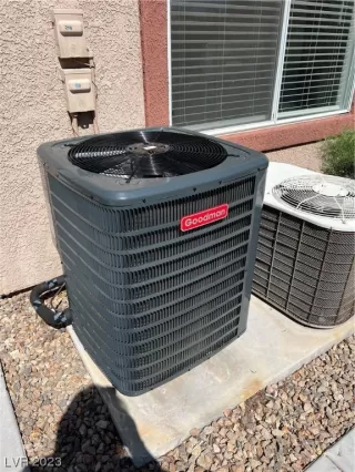 Photo #4: 2493943 Listing