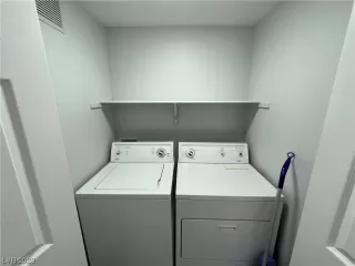 Photo #6: 2493943 Listing