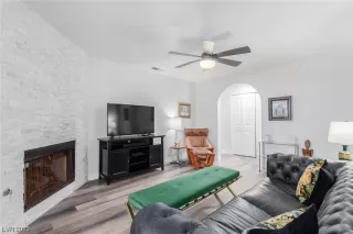 Photo #5: 2493946 Listing 