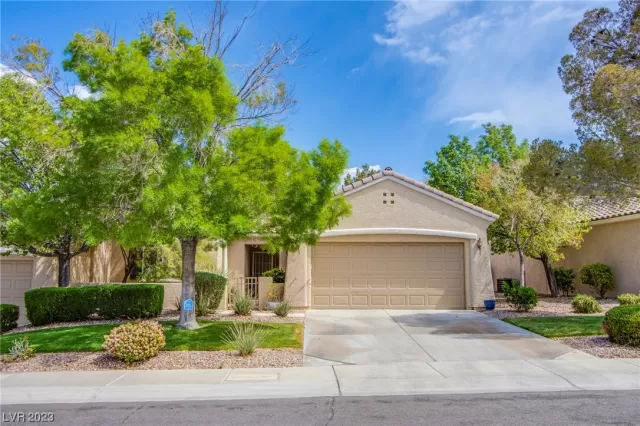 MLS: 2493961 Condo For Sale