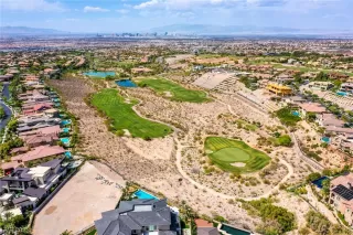 Photo #4: 2493961 Listing