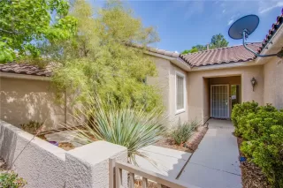 Photo #6: 2493961 Listing