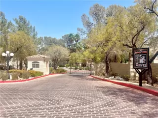 Photo #2: 2493990 Listing 