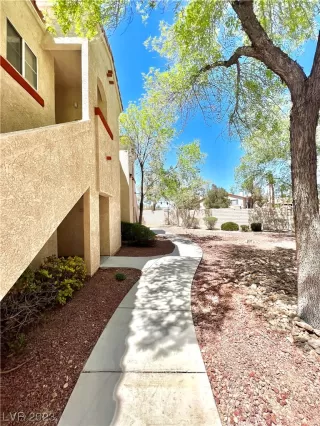 Photo #5: 2493990 Listing 