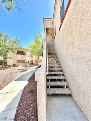 Photo #6: 2493990 Listing 