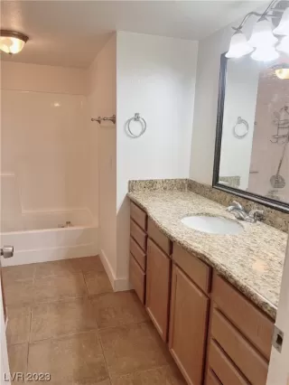 Photo #4: 2494024 Listing 