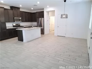 Photo #4: 2494025 Listing 