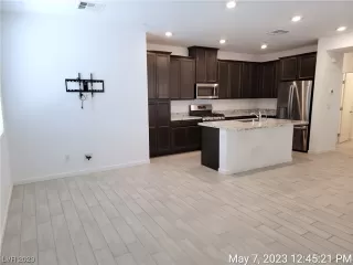 Photo #5: 2494025 Listing 