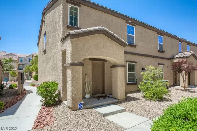 MLS: 2494029 Condo For Sale