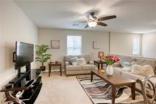 Photo #4: 2494029 Listing 