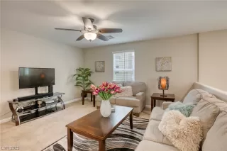 Photo #5: 2494029 Listing 