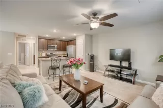 Photo #6: 2494029 Listing 