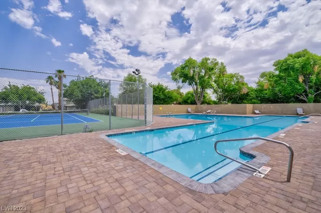 MLS: 2494030 Condo For Sale