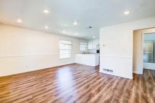 Photo #4: 2494030 Listing 