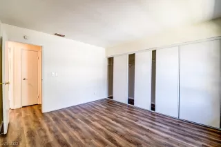 Photo #5: 2494030 Listing 