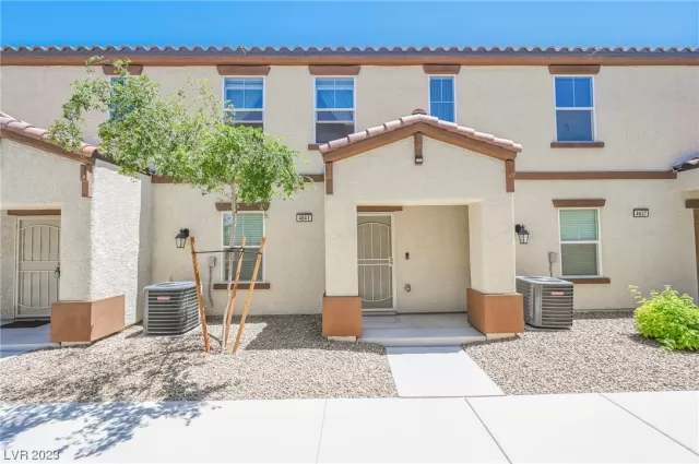 MLS: 2494042 Condo For Sale