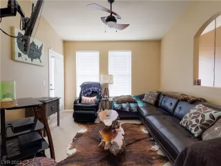 Photo #2: 2494054 Listing