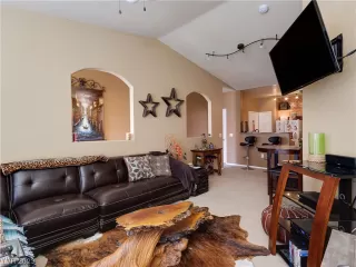 Photo #4: 2494054 Listing