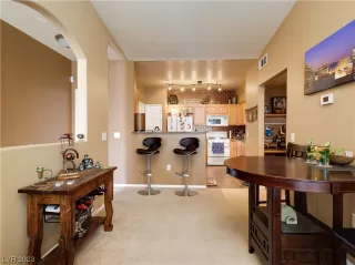 Photo #5: 2494054 Listing