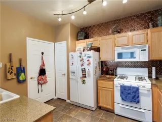 Photo #6: 2494054 Listing